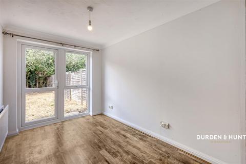 3 bedroom semi-detached house to rent, Petronius Way, Colchester CO4