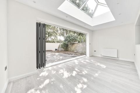 3 bedroom semi-detached house for sale, Latimers Close, Highcliffe, Christchurch, BH23
