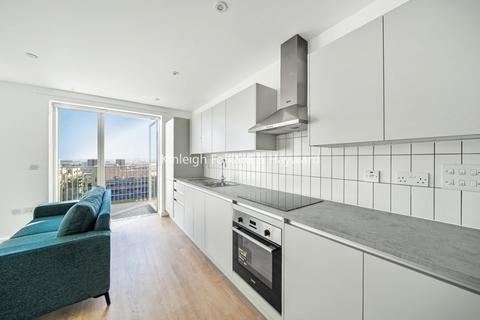 2 bedroom flat to rent, Tide Street, Barking, IG11
