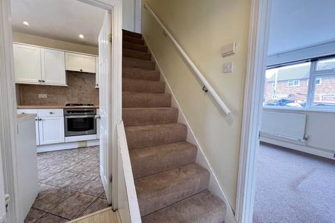 2 bedroom semi-detached house to rent, Peartree Road, Luton LU2