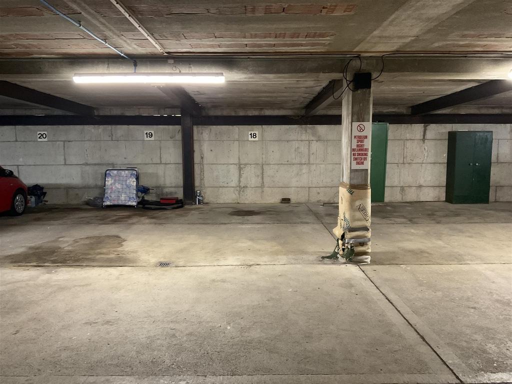 Parking Spoce