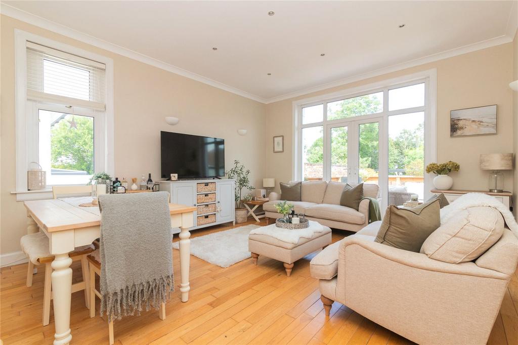Sitting/Dining Room