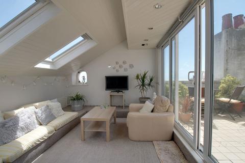 2 bedroom flat for sale, Old Steine, Brighton BN1