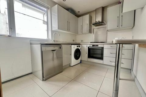 3 bedroom semi-detached house for sale, Manton Drive, Luton, Bedfordshire