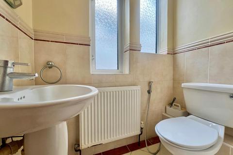 3 bedroom semi-detached house for sale, Manton Drive, Luton, Bedfordshire
