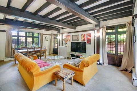 51 Copthorne Road, Felbridge, East Grinstead, RH19 2PB
