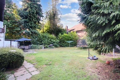 51 Copthorne Road, Felbridge, East Grinstead, RH19 2PB