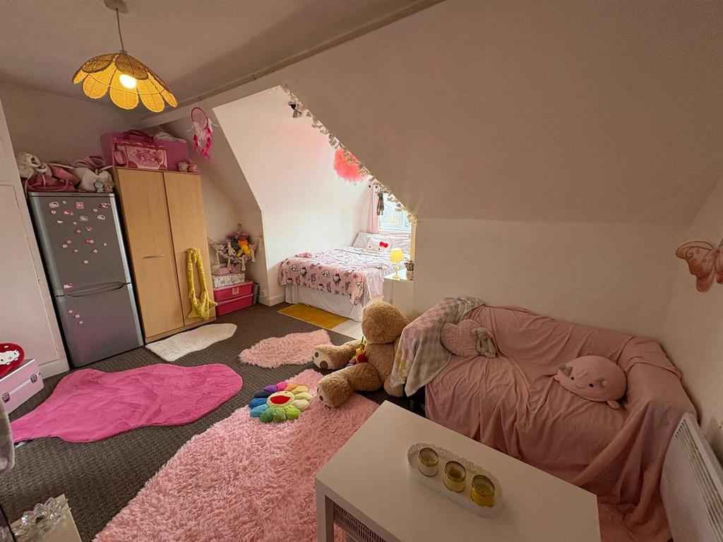 Lounge / bedroom