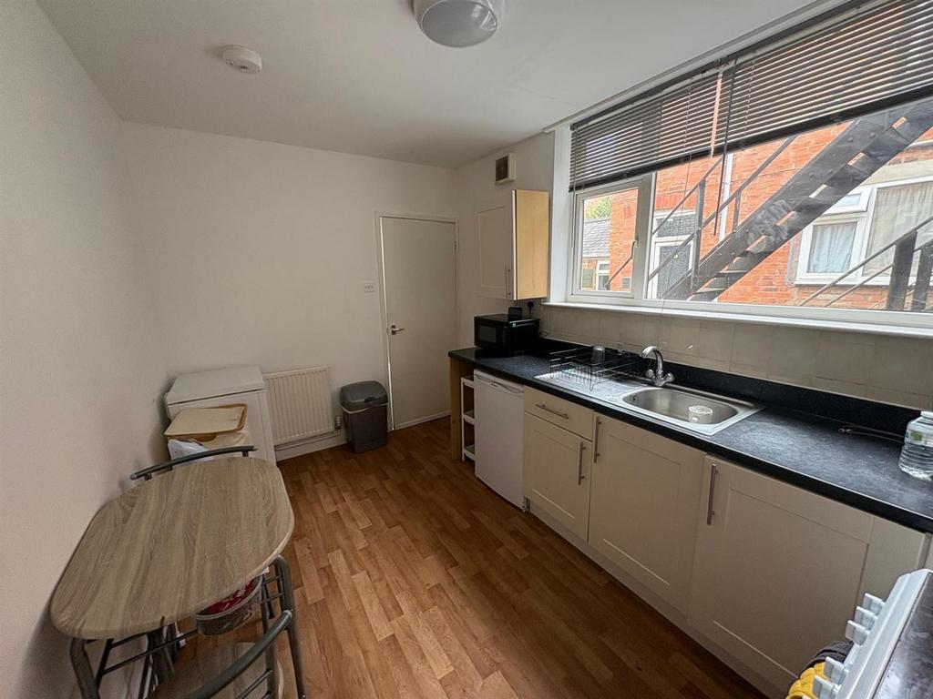 Fitted kitchen