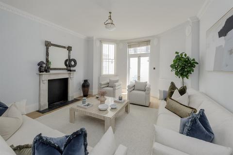 4 bedroom flat for sale, Holland Park, London, W11