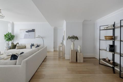 4 bedroom flat for sale, Holland Park, London, W11