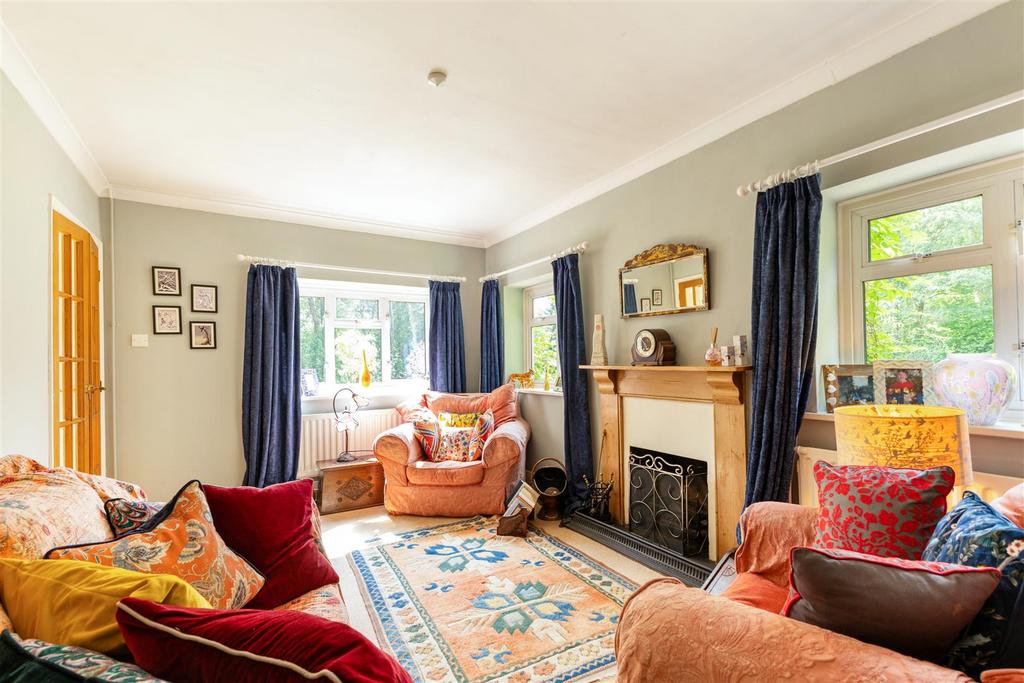 92265 Farthings-Powntley-Copse-Alton (4).jpg