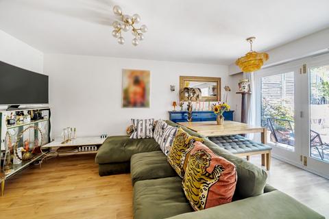 2 bedroom flat for sale, Brixton Road, Oval, London, SW9