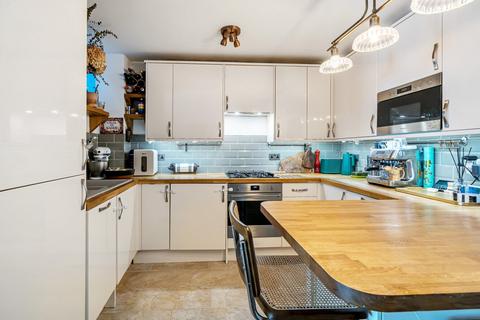 2 bedroom flat for sale, Brixton Road, Oval, London, SW9