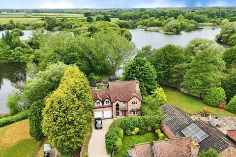 4 bedroom detached house for sale, Canal Side West, Newport, HU15 2RN