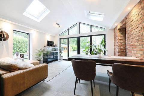 4 bedroom detached house for sale, Canal Side West, Newport, HU15 2RN