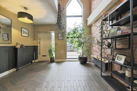 4 bedroom detached house for sale, Canal Side West, Newport, HU15 2RN
