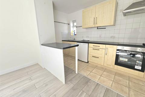 2 bedroom maisonette to rent, Slewins Lane, Hornchurch, RM11