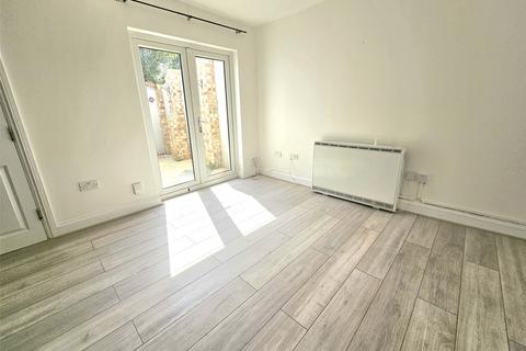 2 bedroom maisonette to rent, Slewins Lane, Hornchurch, RM11