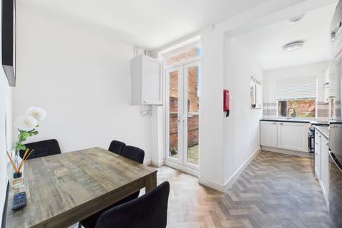 4 bedroom end of terrace house for sale, Linby Road, Hucknall, Nottingham