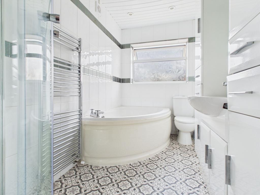 En-Suite Bathroom