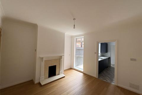 3 bedroom terraced house to rent, Nicholson Street, Newark, Nottinghamshire, NG24