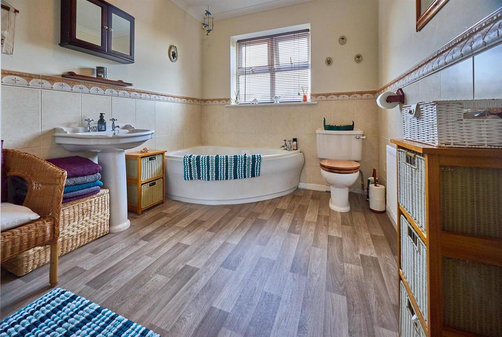 Family Bathroom to