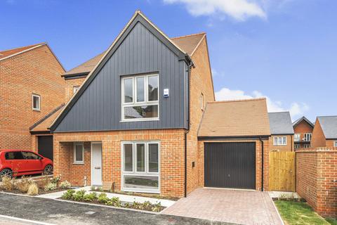 3 bedroom detached house to rent, Fullers Mill Way, Hampshire SO22
