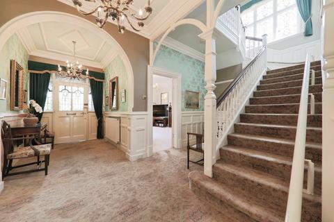 4 bedroom detached house for sale, Beverley Road, Anlaby,  HU10 7BD
