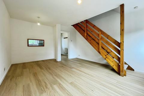 2 bedroom terraced house to rent, Burford Way, Hitchin, SG5