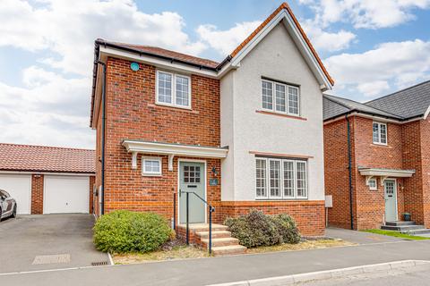 4 bedroom detached house for sale, Elm Walk, Rayleigh, SS6