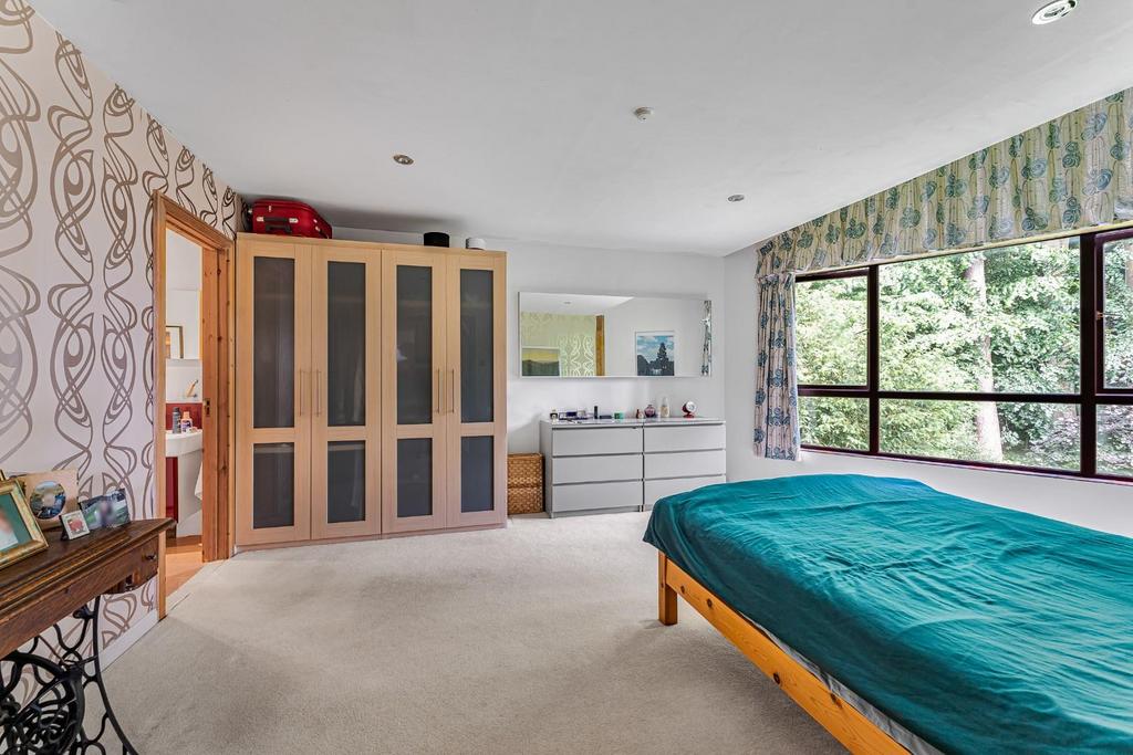 PRINCIPAL BEDROOM SUITE.jpg