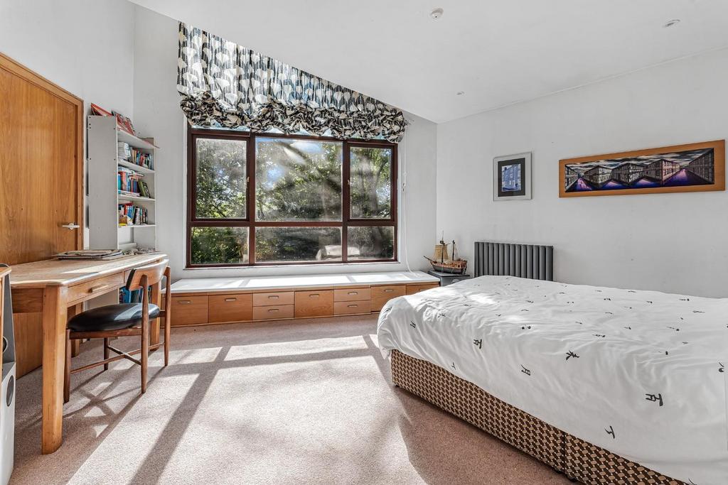 GUEST BEDROOM SUITE.jpg