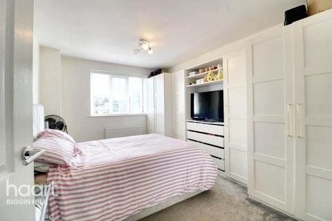 25 Dowding Road, Biggin Hill, Westerham, TN16 3BG