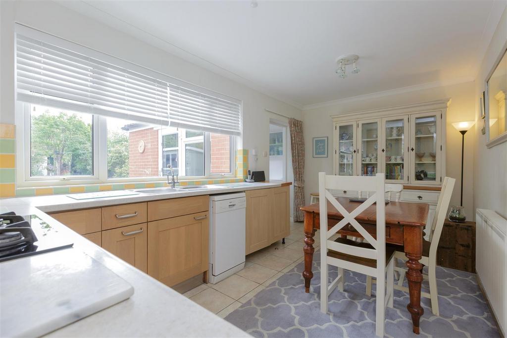 Dining kitchen