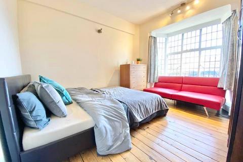 1 bedroom in a flat share to rent, Calthorpe Road, Edgbaston B15
