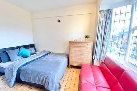 1 bedroom in a flat share to rent, Calthorpe Road, Edgbaston B15