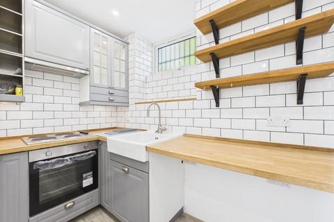 2 bedroom house to rent, Walter Street, Bradford