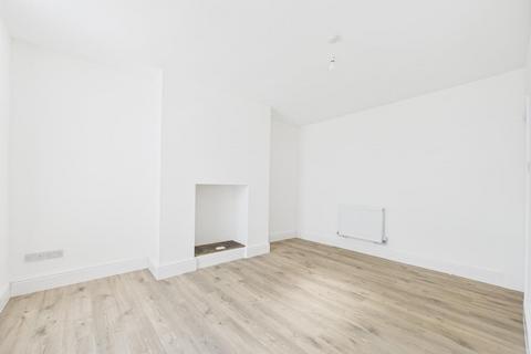 2 bedroom house to rent, Walter Street, Bradford