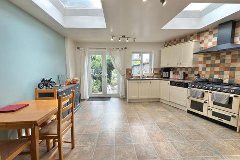 4 bedroom semi-detached house for sale, Grange Avenue, Stanmore HA7
