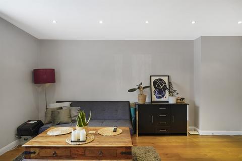 2 bedroom flat for sale, Seckford Court, Alwyn Gardens, Hendon NW4