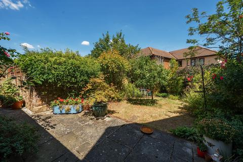 2 bedroom semi-detached bungalow for sale, Nutfield Close, Carshalton