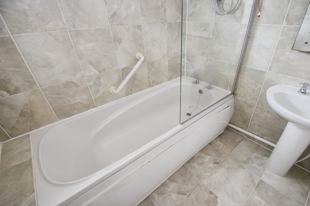 F23fec8c-b ATHROOM