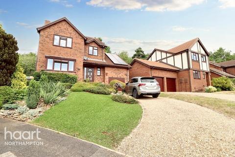 4 bedroom detached house for sale, Ravens Croft, Northampton
