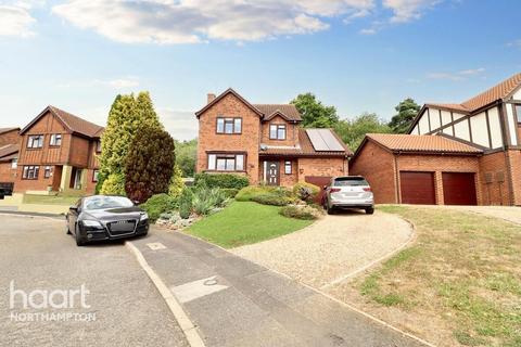 4 bedroom detached house for sale, Ravens Croft, Northampton