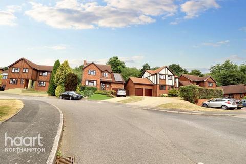 4 bedroom detached house for sale, Ravens Croft, Northampton