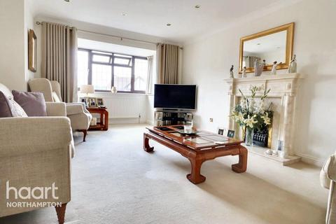 4 bedroom detached house for sale, Ravens Croft, Northampton
