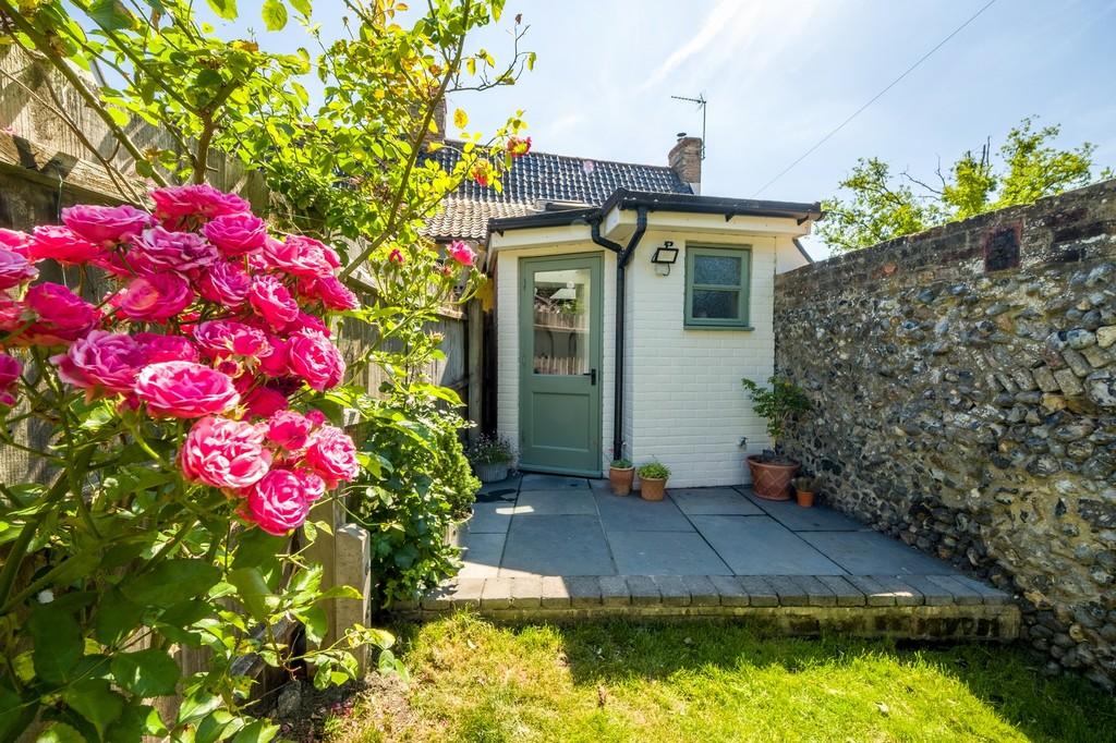 1440px-Cavell Cottage-33