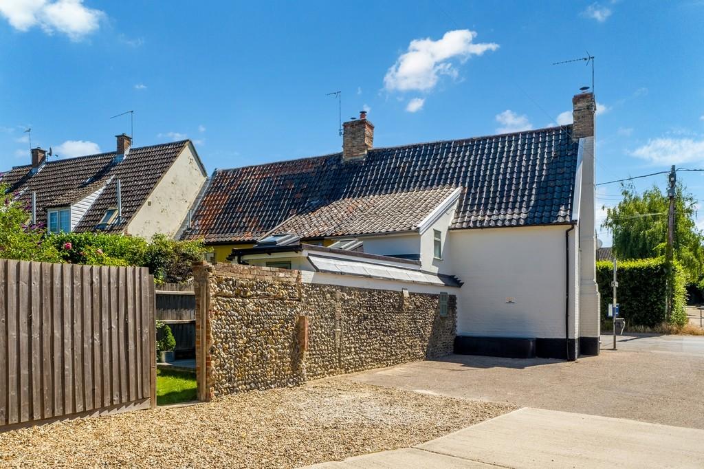 1440px-Cavell Cottage-4