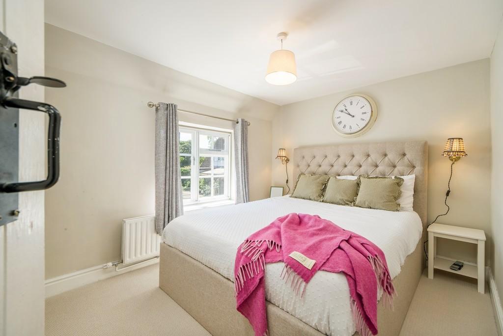 1440px-Cavell Cottage-22